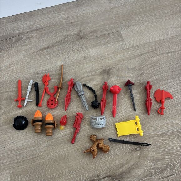 VINTAGE 2001 Fisher-Price Imaginext Castle WEAPONS ACCESSORIES Lot Knights Parts - Picture 4 of 4